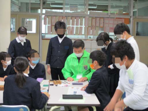 金沢市立中央小学校での「出前はんこ講座」です。